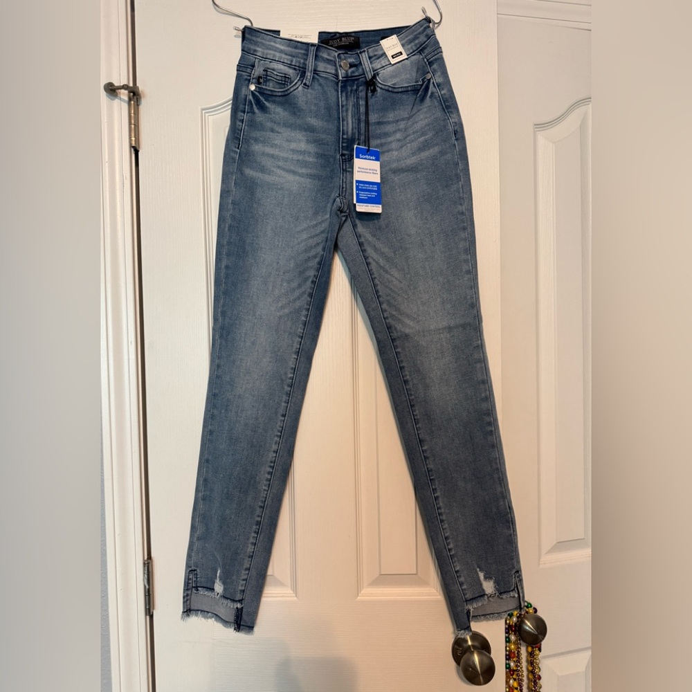 Judy Blue Cool It Down Mid Rise Medium Wash Cool Denim Relaxed Fit Jeans